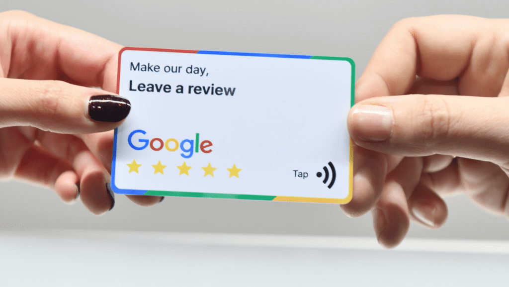 Tarjeta NFC de Google para dejar reseñas en un negocio.