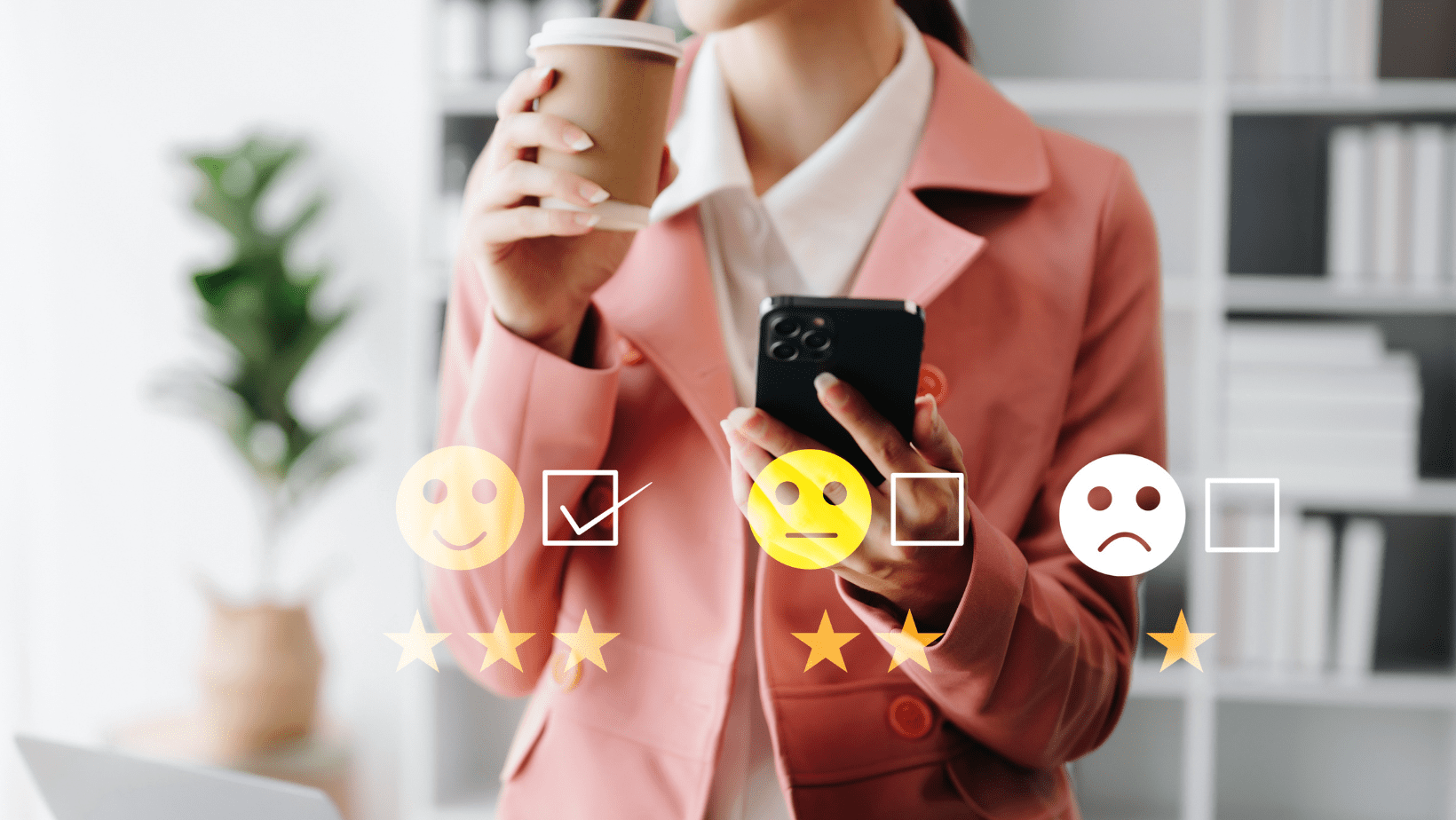 Persona dejando una buena reseña en una cafetería