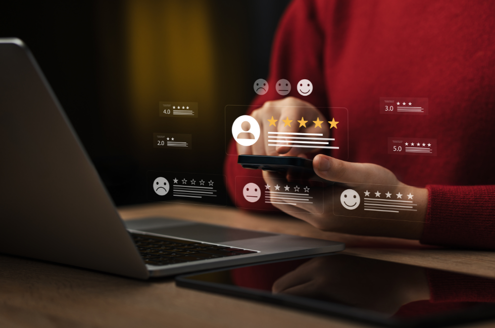 Image illustrative sur la manière de définir le ton des réponses aux avis en ligne, montrant des exemples de réponses automatiques avec un style professionnel, chaleureux et adapté au sentiment du client.